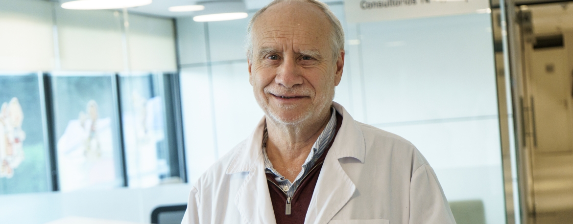 Dr. Gabriel González